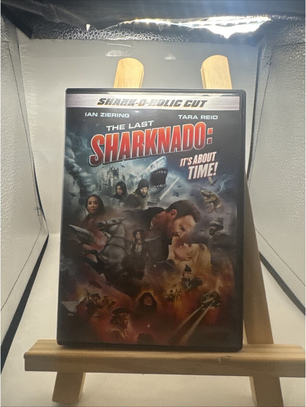 The Last Sharknado It's about Time Tara Reid Ian Ziering Sharkoholic Cut